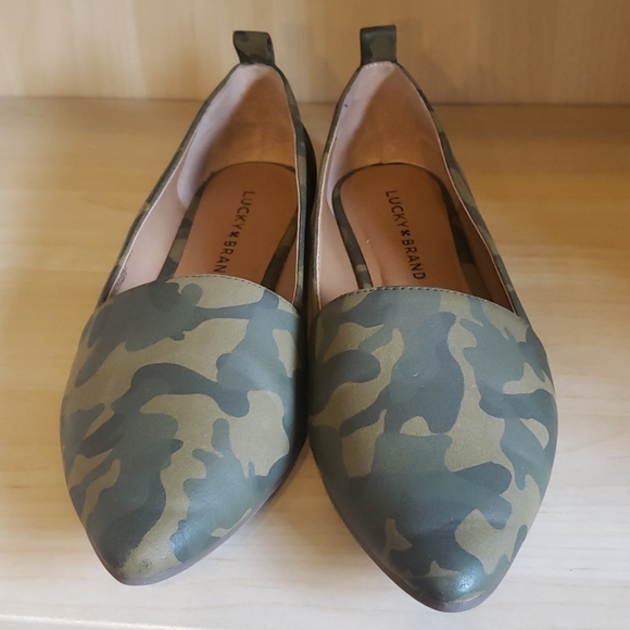lucky brand camo flats